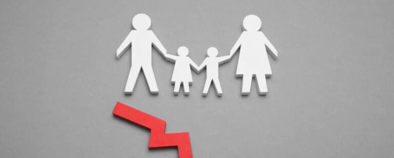 Alta procura e pouca oferta: estudo indica que famílias de todas as rendas enfrentam dificuldades para pagar e encontrar creches nos EUA